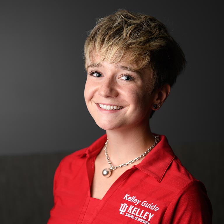 Headshot of Anna Campbell